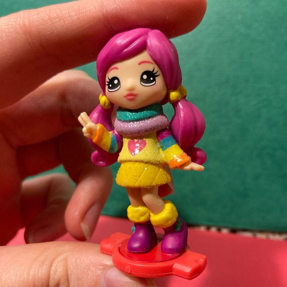 B1G2 - Popteenies Tiny Doll Figure - Buy 1, Get 2 FREE - Picture 2 of 6